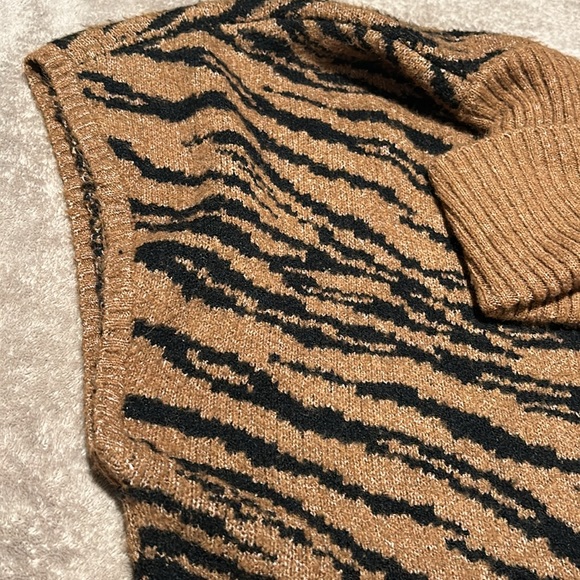 DKNY Cap Sleeves Turtleneck Sweater - Picture 6 of 8